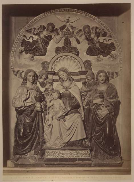 Alinari, Fratelli — Firenze. Chiesa di S. Croce. Madonna e Bambino in trono. (L. della Robbia). — insieme